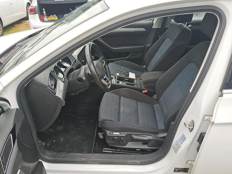 Gebraucht VW Passat GTE 218 PS (160 kW) 2021 Pure white Kombi