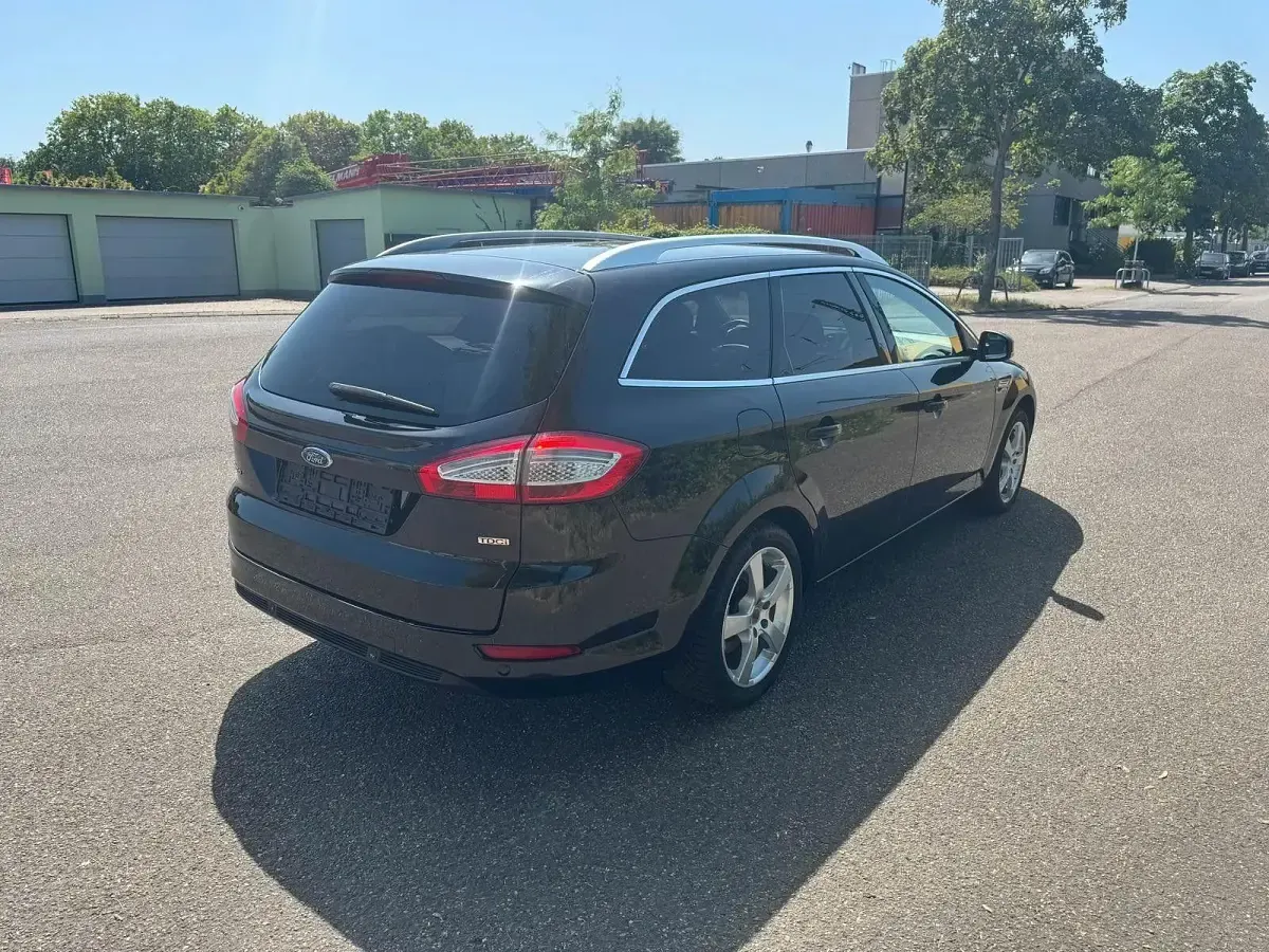 Gebraucht Ford Mondeo 140 PS (102 kW) 2010 Schwarz Kombi