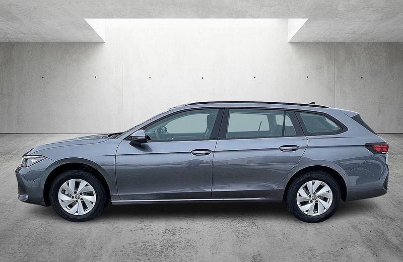 Neu VW Passat Basis 150 PS (110 kW) 2025 Grau Kombi
