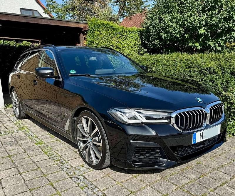 Schwarz Gebraucht 2022 BMW 540 M Sport Kombi | 48.999 € (Fairer Preis) - Bild 1/4