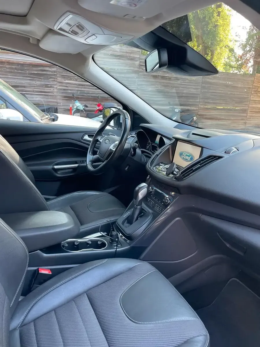 Gebraucht Ford Kuga Individual 182 PS (133 kW) 2017 Weiß SUV