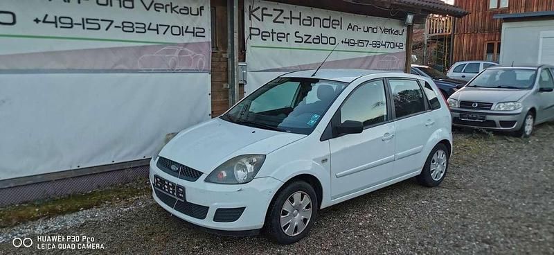 Gebraucht Ford Fiesta Style 68 PS (50 kW) 2007 Frostweiß Kleinwagen