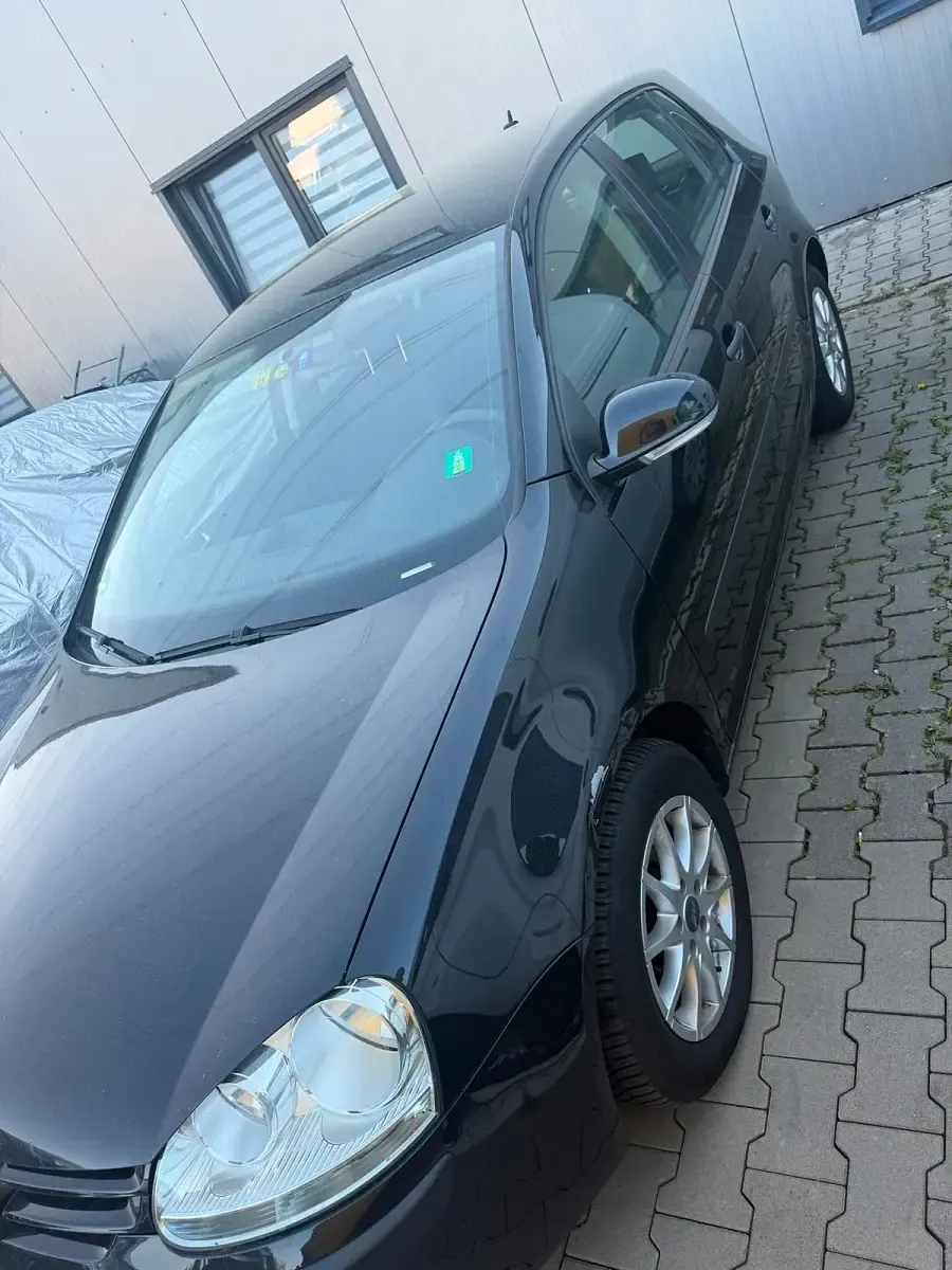 Gebraucht VW Golf V 115 PS (84 kW) 2005 Schwarz Kleinwagen