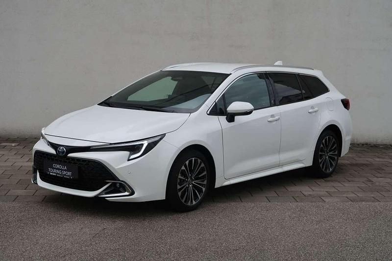 Schneeweiß Neu 2024 Toyota Corolla Team Kombi | 32.950 € - Bild 1/4