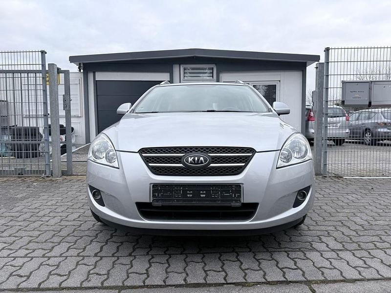 Gebraucht Kia Ceed 126 PS (92 kW) 2009 Silber Kleinwagen