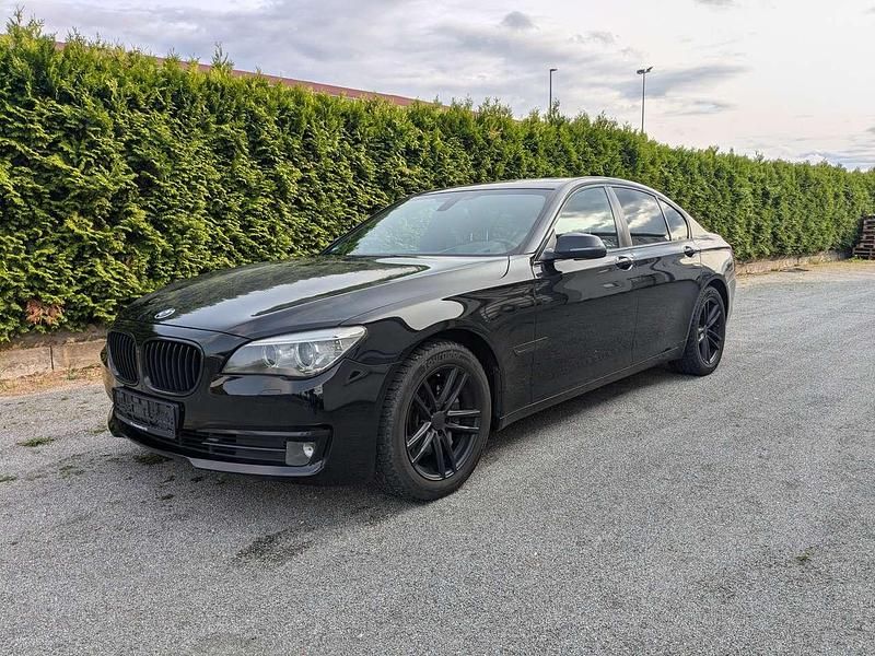 Schwarz ii Gebraucht 2014 BMW 730 Limousine | 15.900 € (Guter Preis) - Bild 1/4