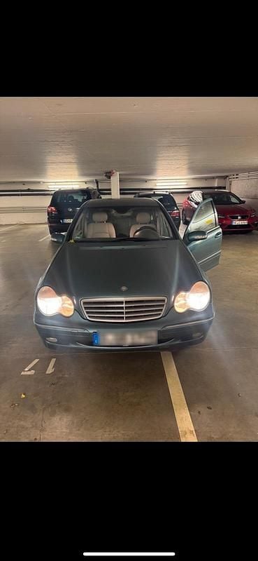 Blau Gebraucht 2001 Mercedes C200 Limousine | 3.100 € - Bild 1/4