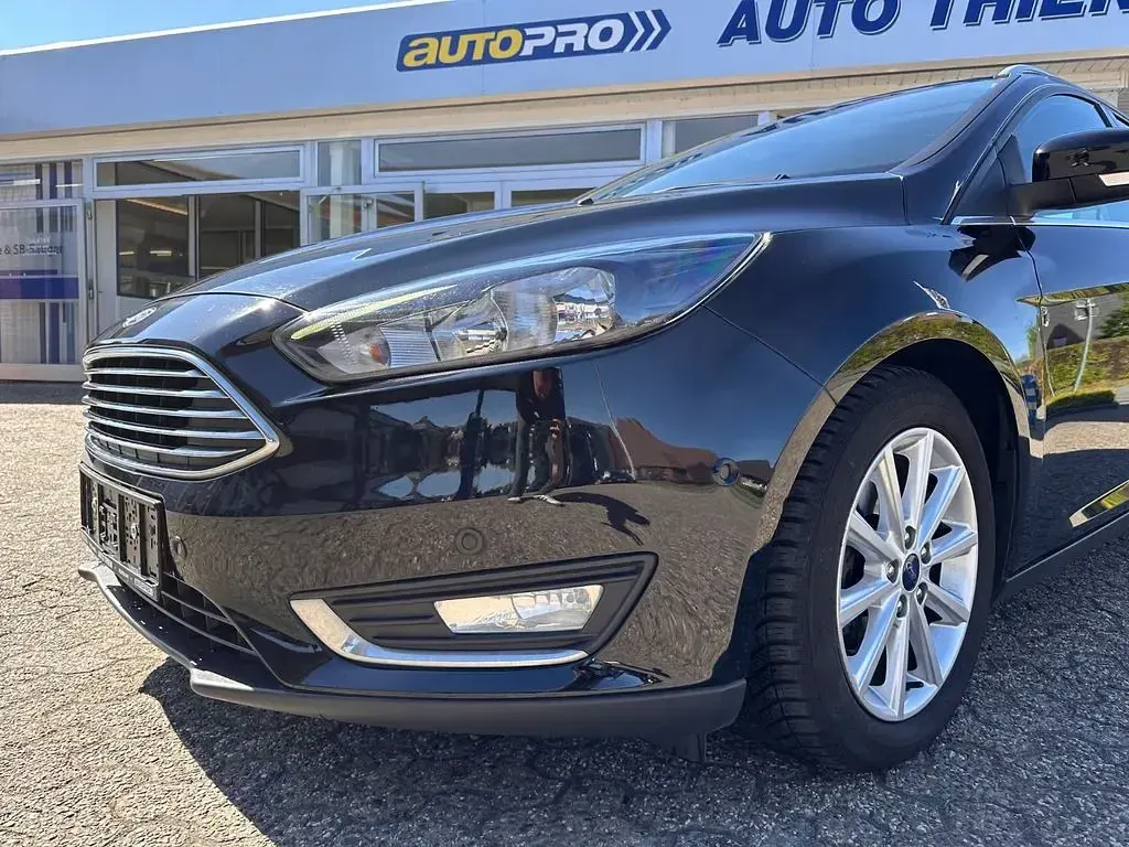 Second-hand Ford Focus Titanium 120 CP (88 kW) 2017 Negru Berlinǎ