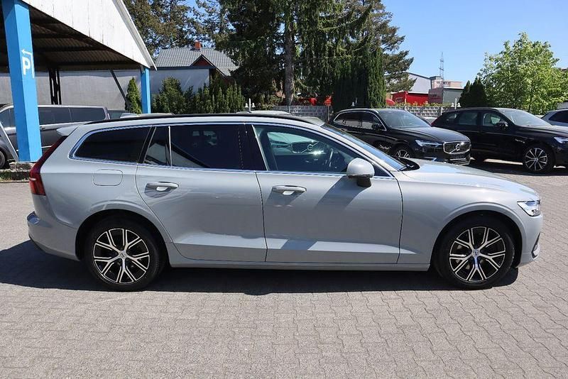 Używany Volvo V60 Core 197 KM (144 kW) 2024 Szary Kombi
