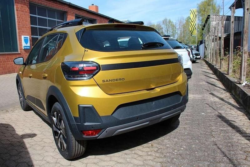 Neu Dacia Sandero Expression 110 PS (80 kW) 2026 Amber yellow Kleinwagen