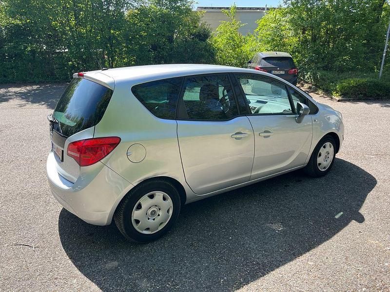 Gebraucht Opel Meriva Edition 101 PS (74 kW) 2011 Silber Van / Kleinbus