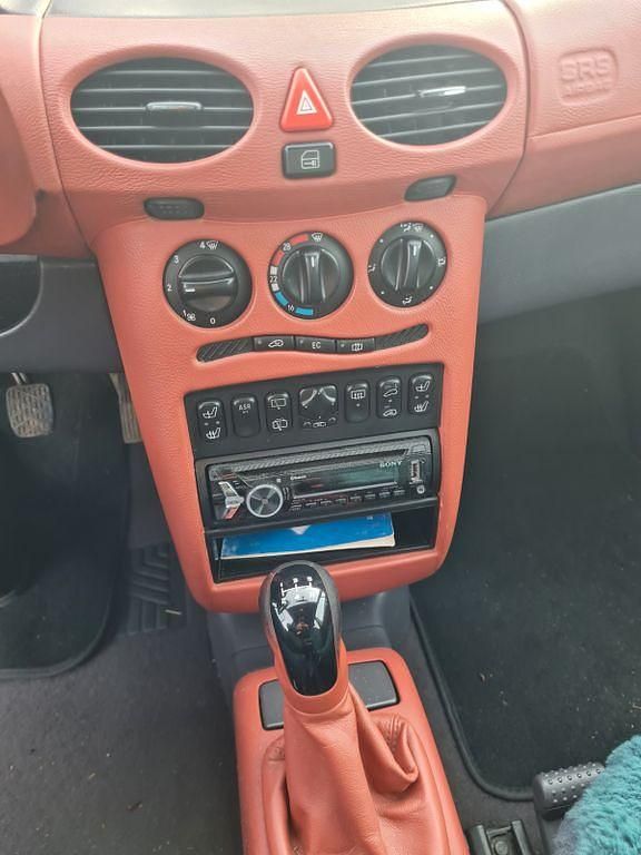Używany Mercedes A140 Classic 82 KM (60 kW) 2000 Czarny Minivan