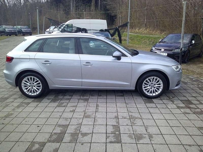 Gebraucht Audi A3 Ambiente 150 PS (110 kW) 2015 Florettsilber metallic Limousine