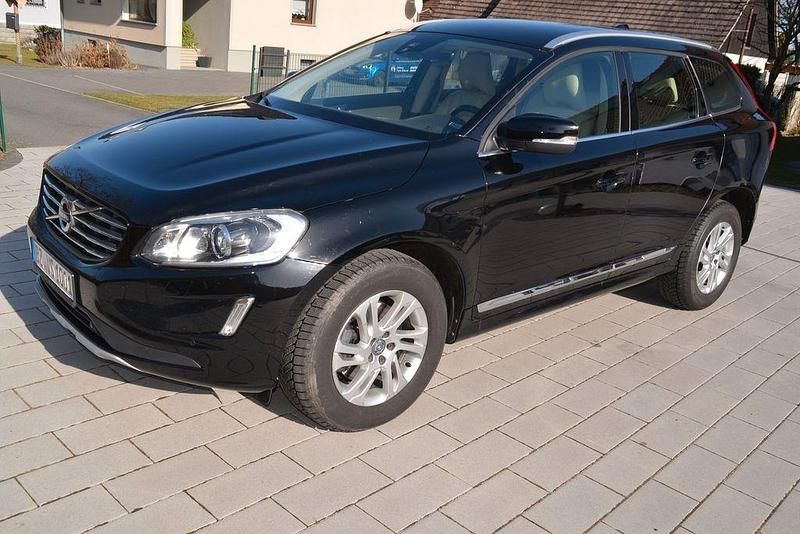 Gebraucht Volvo XC60 Momentum 190 PS (139 kW) 2017 Schwarz SUV
