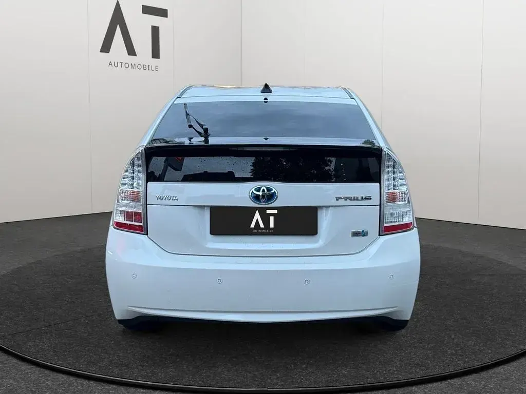 Gebraucht Toyota Prius Life 99 PS (72 kW) 2010 Weiß Kleinwagen