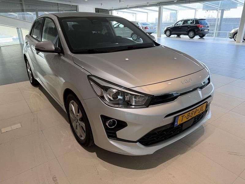 Gebraucht Kia Rio 99 PS (72 kW) 2023 Grau Limousine