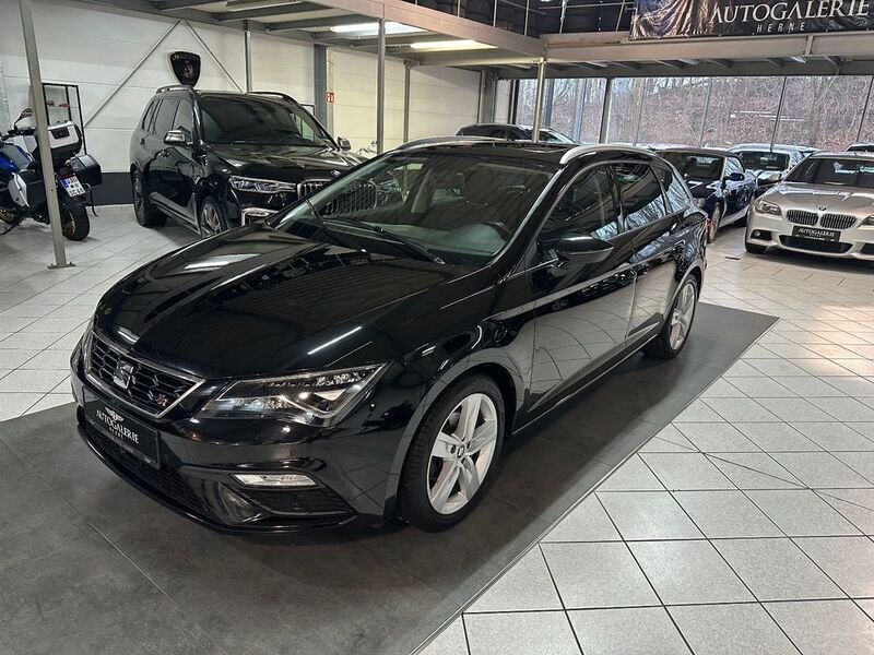 Mitternachtsschwarz Gebraucht 2019 Seat Leon ST FR Kombi | 11.900 € (Fairer Preis) - Bild 1/4
