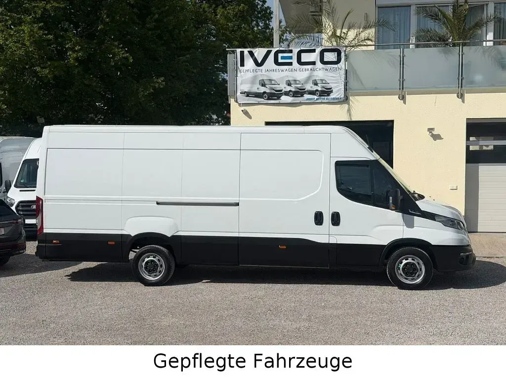Gebraucht Iveco Daily 177 PS (130 kW) 2025 Weiß Van / Kleinbus