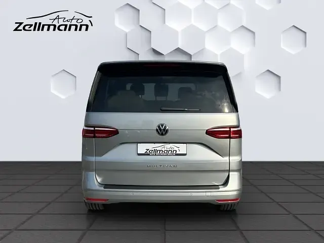 Gebraucht VW Multivan Life 150 PS (110 kW) 2025 Silber Van / Kleinbus
