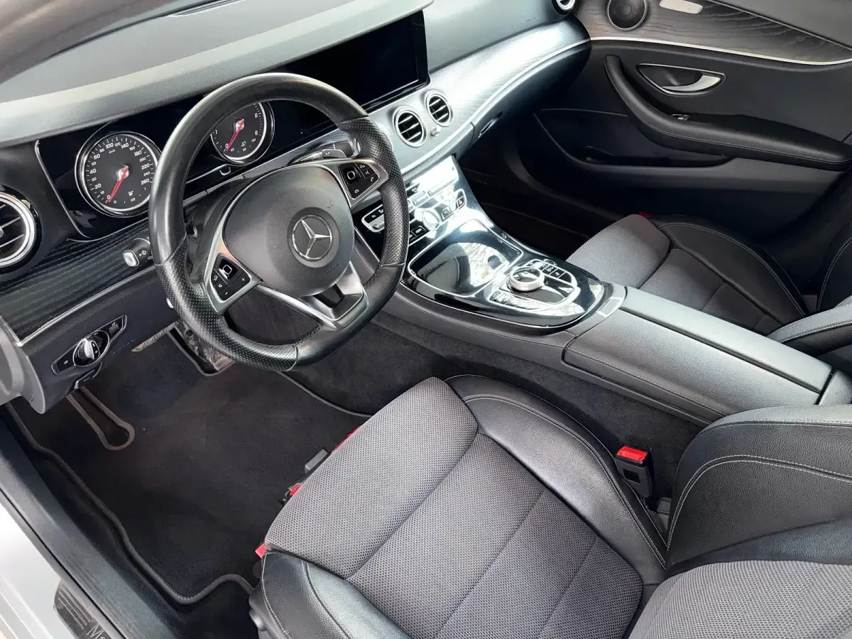 Gebraucht Mercedes E220 197 PS (144 kW) 2017 Silber Kombi