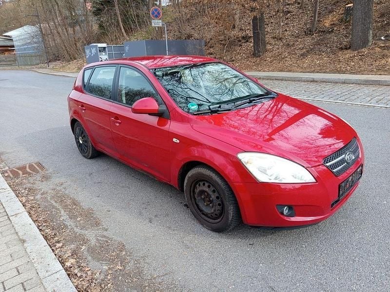 Gebraucht Kia Ceed EX 109 PS (80 kW) 2008 Rot Kleinwagen