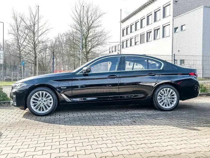 Gebraucht BMW 530e Luxury Line 292 PS (214 kW) 2023 Schwarz uni Limousine