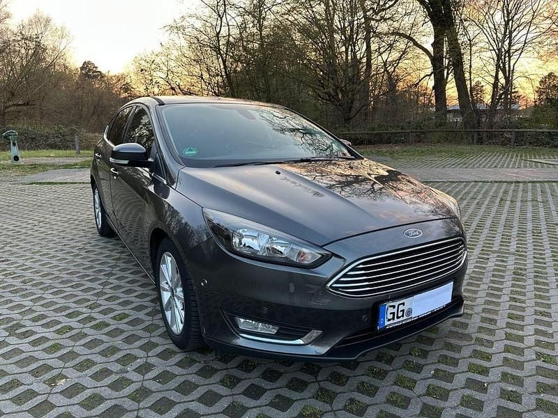 Gebraucht Ford Focus Titanium 101 PS (74 kW) 2015 Grau Limousine