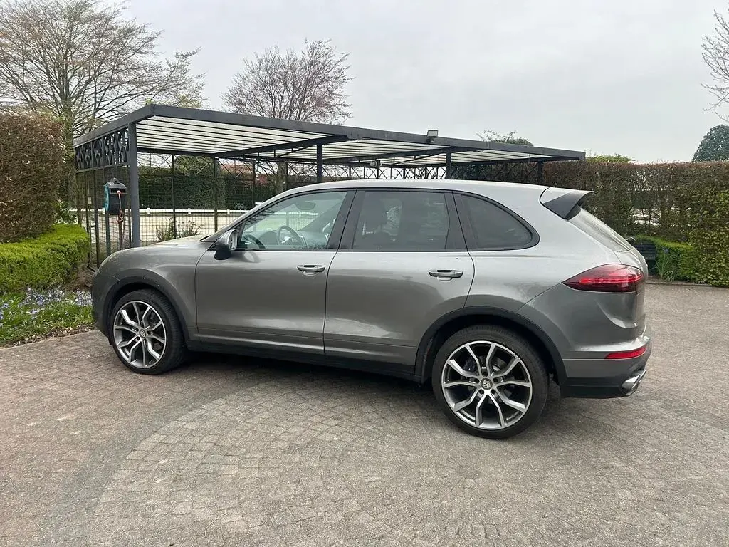 Second-hand Porsche Cayenne 262 CP (192 kW) 2016 Gri SUV