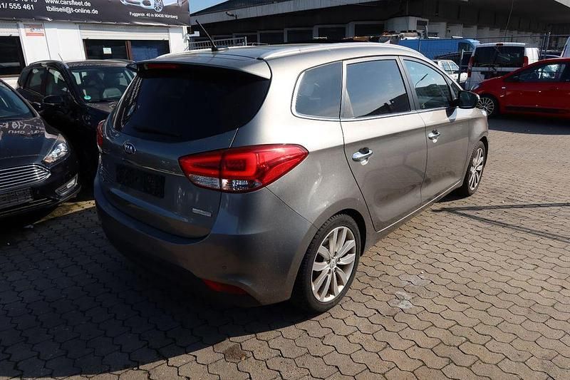 Gebraucht Kia Carens Spirit 135 PS (99 kW) 2013 Silber Van / Kleinbus