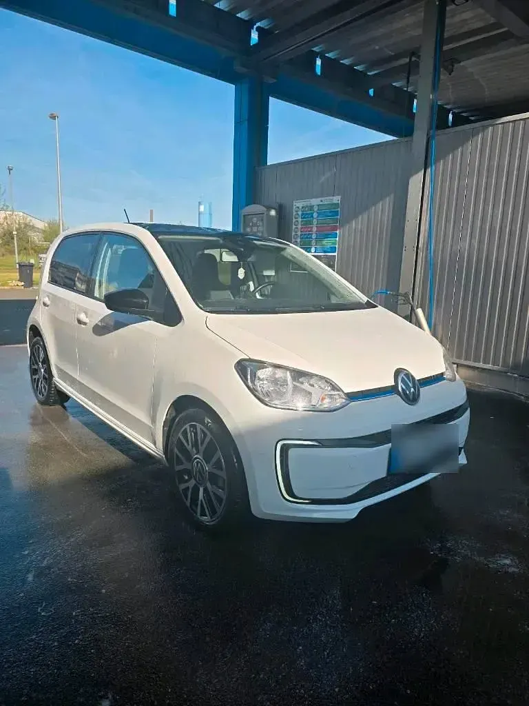 Używany VW e-up! 61 kW (83 KM) 2021 Biały Hatchback