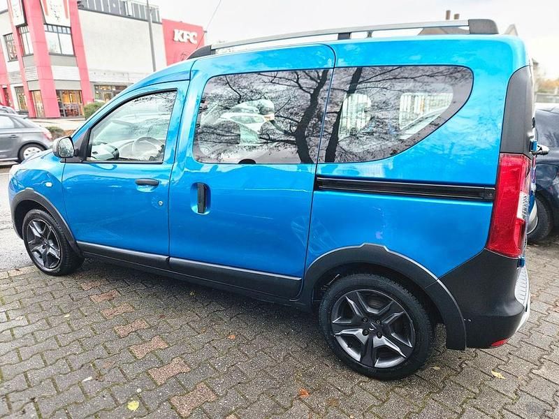 Gebraucht Dacia Dokker Celebration 116 PS (85 kW) 2017 Blau sky Van / Kleinbus