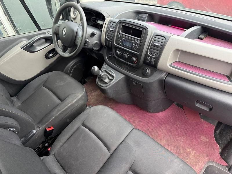 Gebraucht Renault Trafic Komfort 120 PS (88 kW) 2018 Weiß Van / Kleinbus