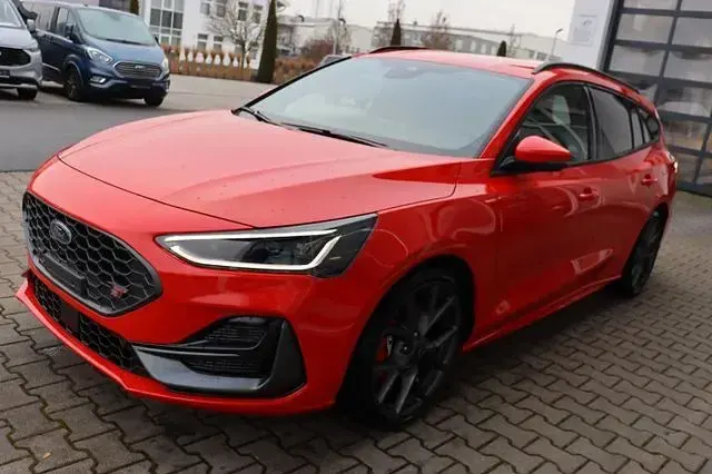 Neu Ford Focus ST 280 PS (205 kW) 2026 Racered Kombi