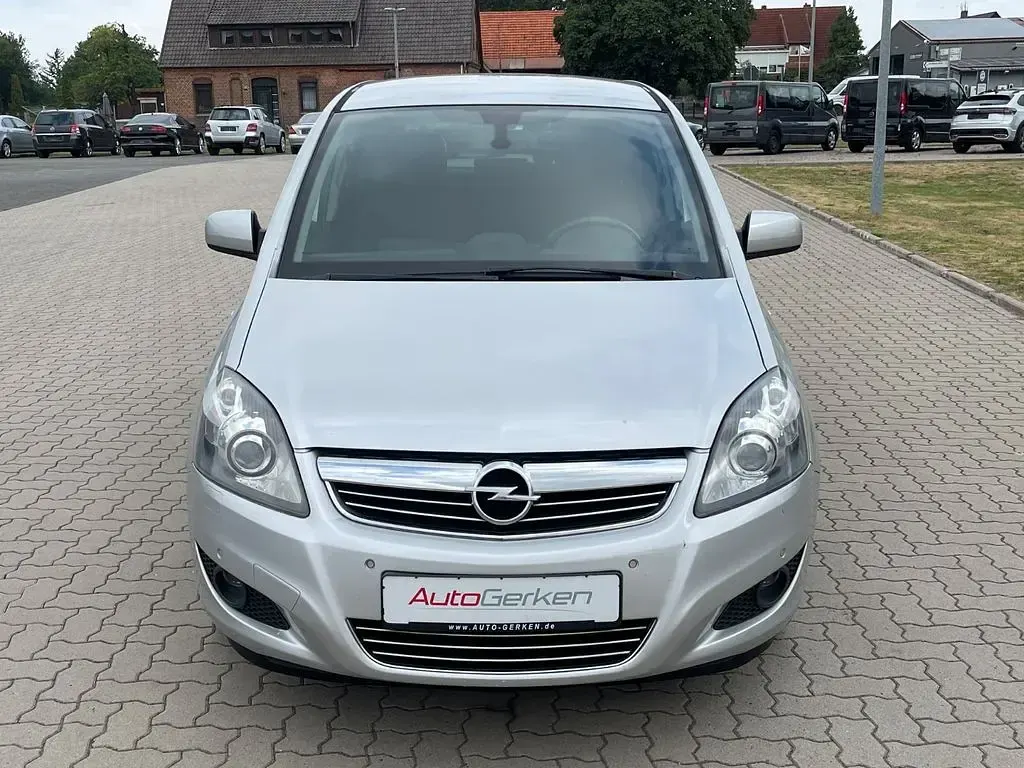 Gebraucht Opel Zafira Design Edition 116 PS (85 kW) 2011 Argonsilber/sovereign/switchblad metallic Van / Kleinbus