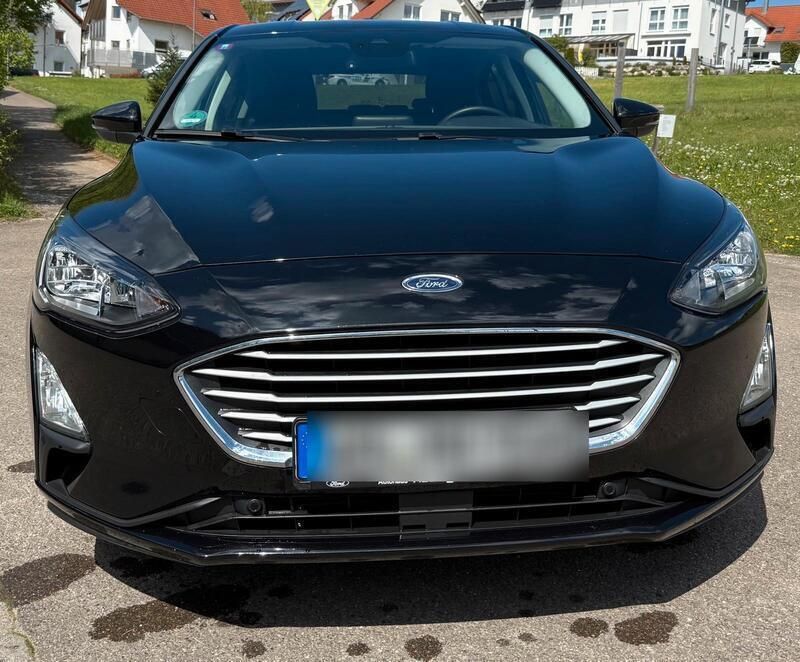 Schwarz Gebraucht 2021 Ford Focus Limousine | 13.000 € (Superpreis) - Bild 1/4