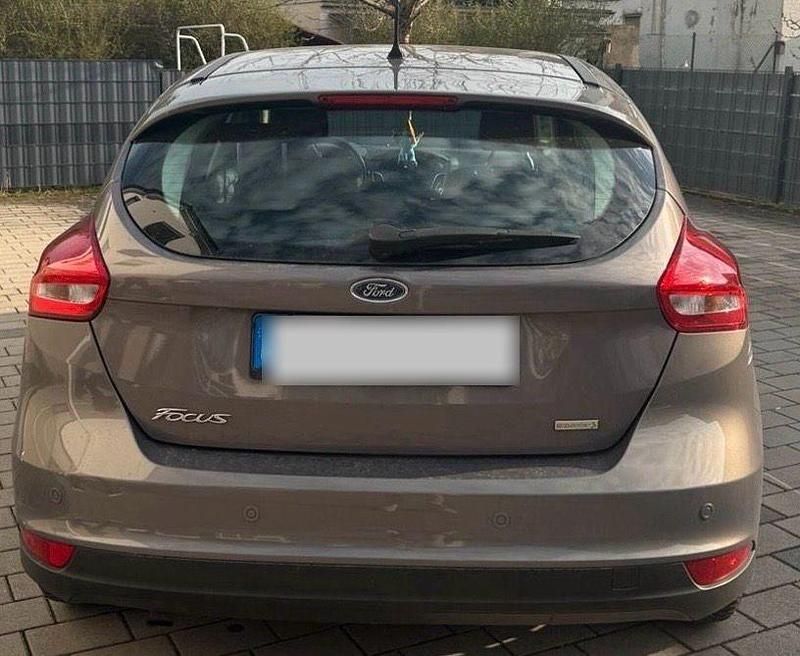 Gebraucht Ford Focus Titanium 125 PS (91 kW) 2015 Beige Limousine