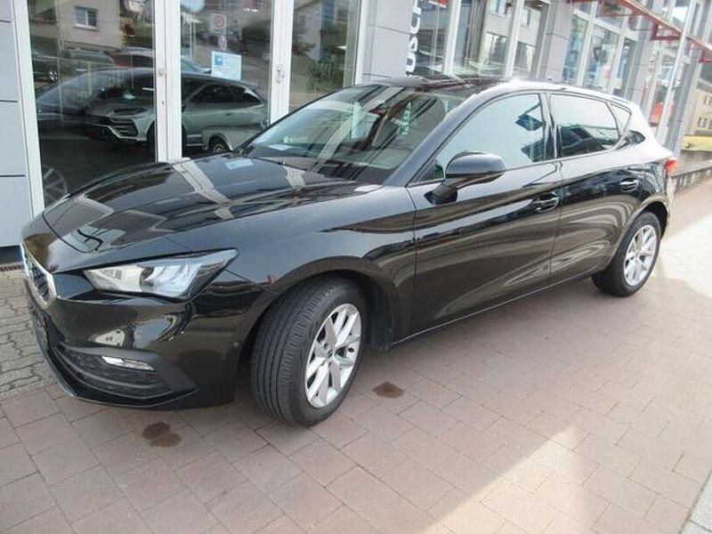 Gebraucht Seat Leon Style 131 PS (96 kW) 2021 Mitternachtsschwarz Limousine