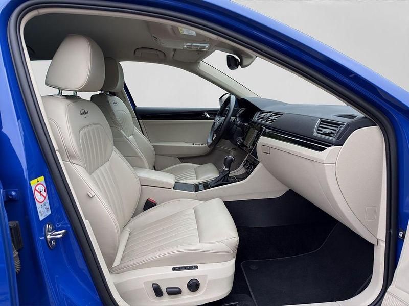 Gebraucht Skoda Superb LAURIN & KLEMENT 150 PS (110 kW) 2021 Blau Kombi