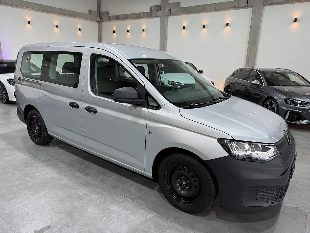 Second-hand VW Caddy 102 CP (75 kW) 2023 Argintiu Monovolum