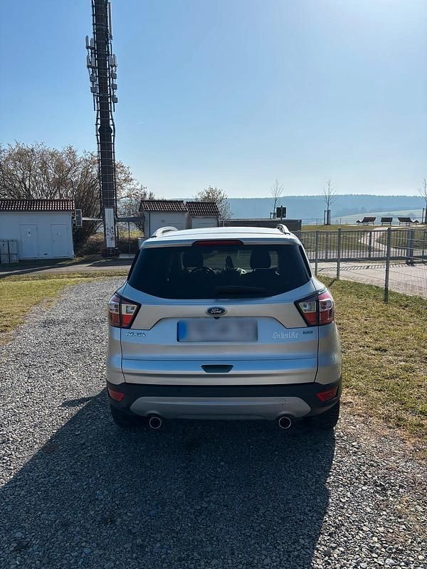 Gebraucht Ford Kuga 150 PS (110 kW) 2018 Silber SUV