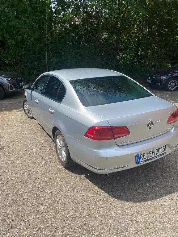 Gebraucht VW Passat 125 PS (91 kW) 2015 Silber Limousine
