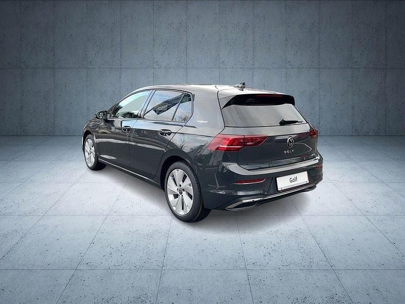 Neu VW Golf VIII 116 PS (85 kW) 2025 Grau Limousine