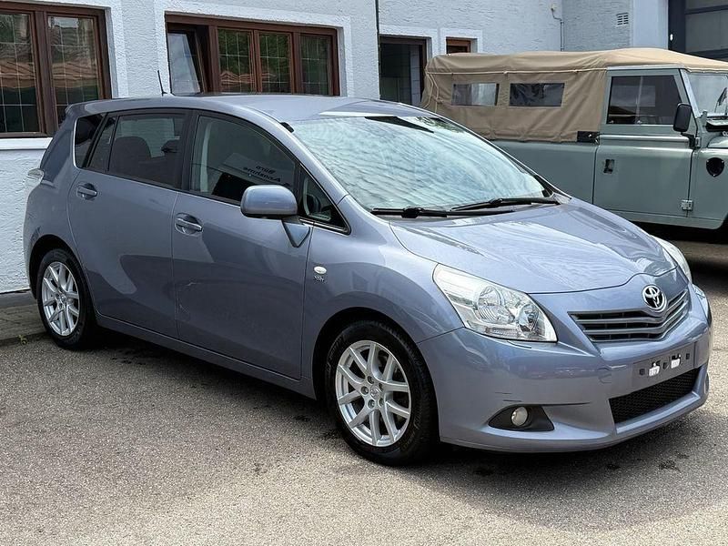 Gebraucht Toyota Verso Executive 150 PS (110 kW) 2009 Blau Van / Kleinbus