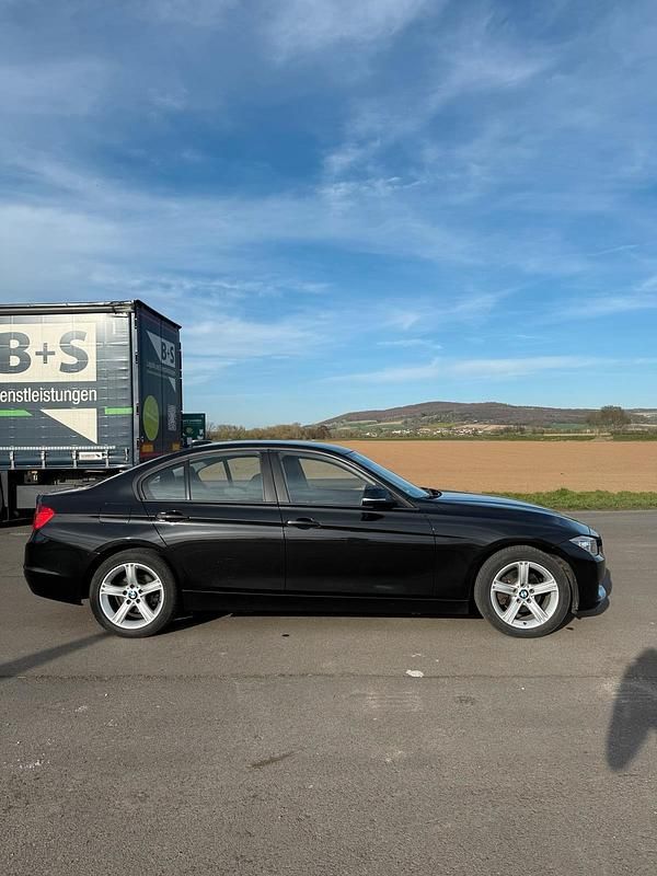 Gebraucht BMW 316 136 PS (100 kW) 2013 Schwarz Limousine