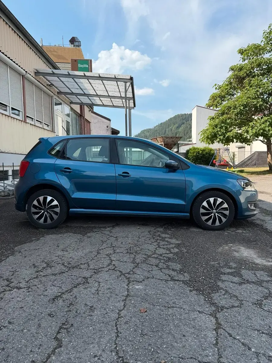 Gebraucht VW Polo 75 PS (55 kW) 2015 Blau Kleinwagen