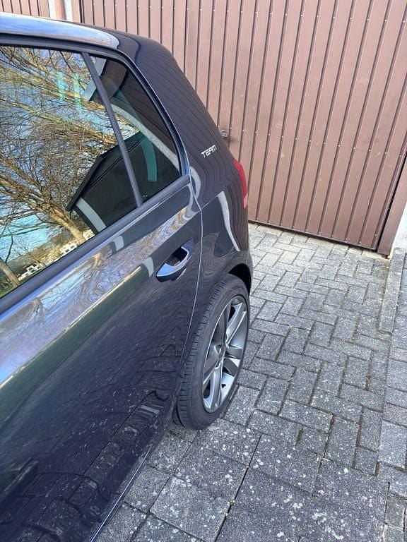 Gebraucht VW Golf VI Team 105 PS (77 kW) 2010 Blau Kleinwagen