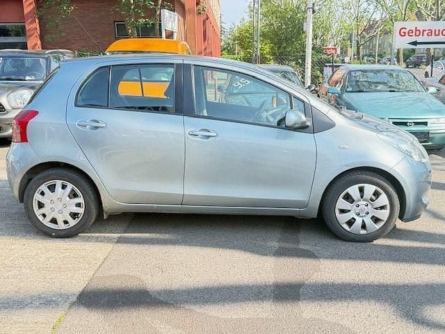 Gebraucht Toyota Yaris Sol 87 PS (63 kW) 2006 Silber Limousine