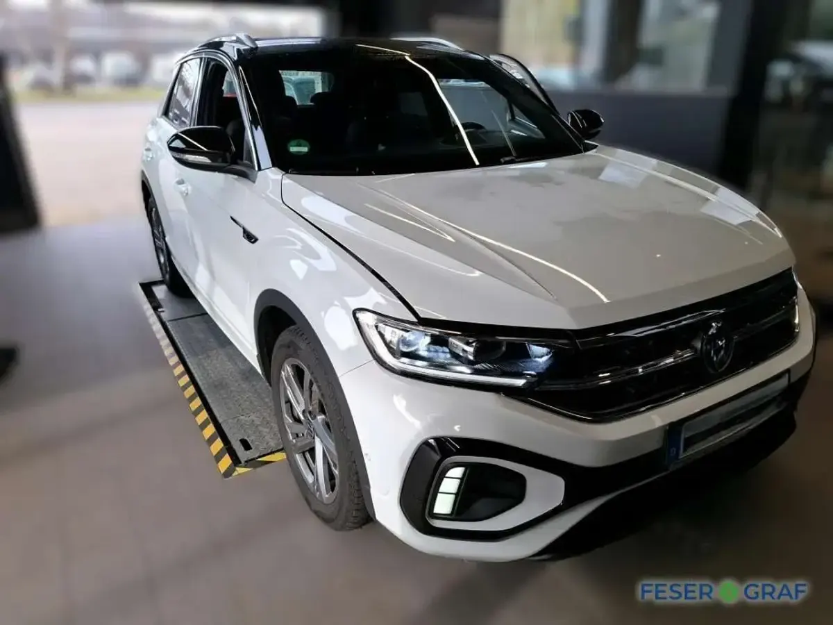 Second-hand VW T-Roc R-line 110 CP (80 kW) 2023 Alb SUV