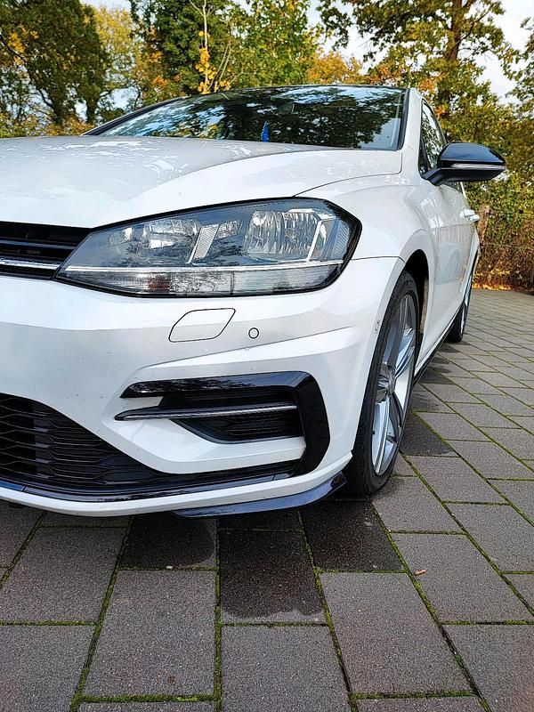 Weiß Gebraucht 2019 VW Golf VII R-line Kleinwagen | 13.999 € (Guter Preis) - Bild 1/4