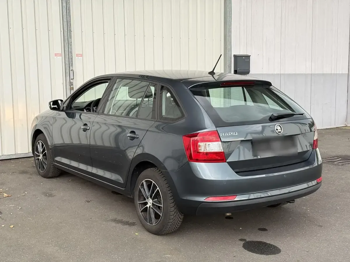Gebraucht Skoda Rapid Ambition 90 PS (66 kW) 2016 Grau Kleinwagen